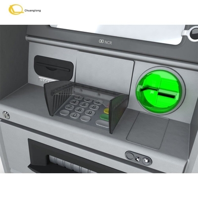 Банкомат NCR 6622 SelfServ 22, выдающий наличные, банковский банкомат в банковском зале, банкомат NCR 6622, полный аппарат